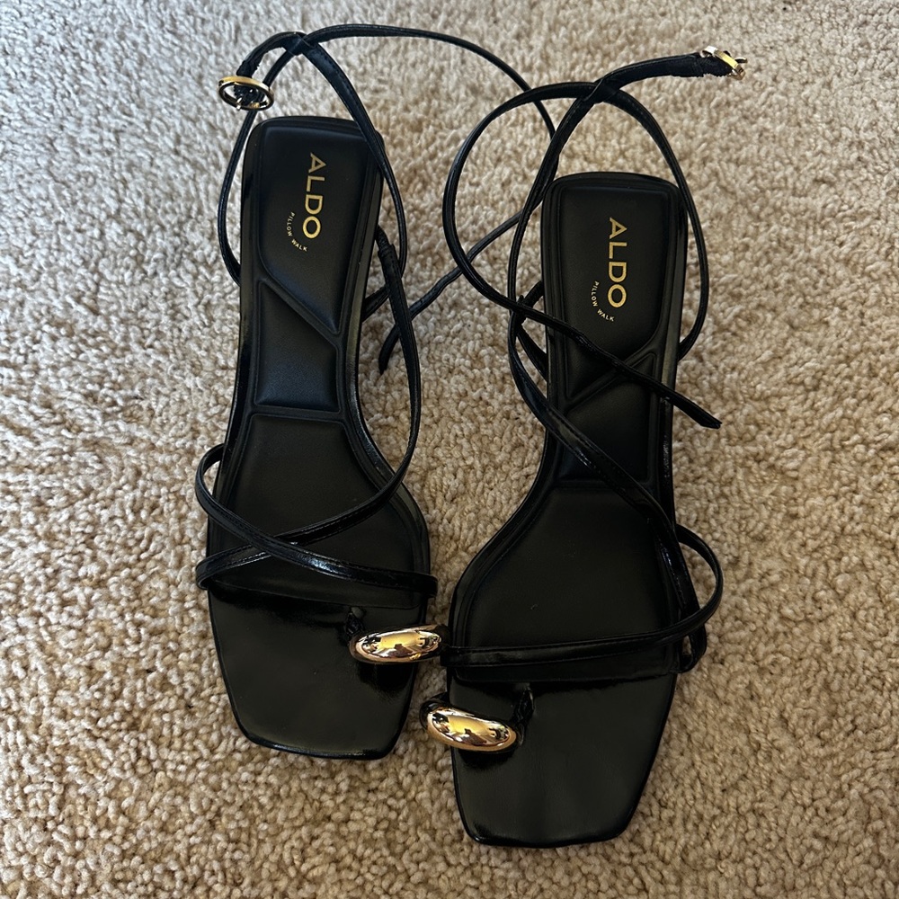 Aldo kitten heels with toe ring detail